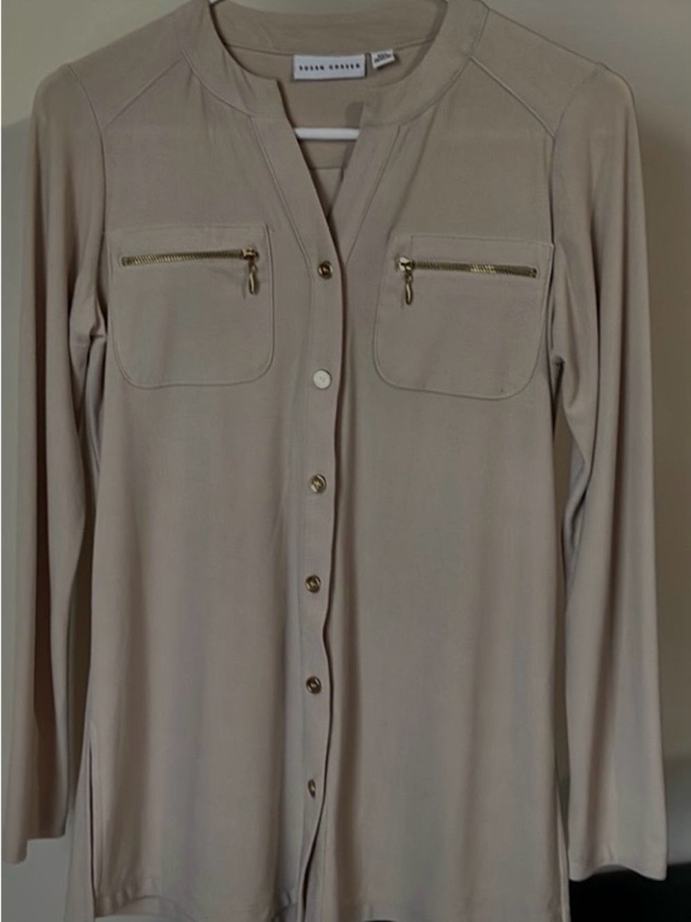 Susan Graver Beige Button-Front Blouse Gold Zipper Pockets Side Slits 1X Poly